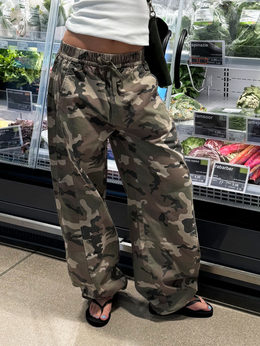 Barrel Fit Camo Jogger van Catwalk Junkie, kleur Mountain View