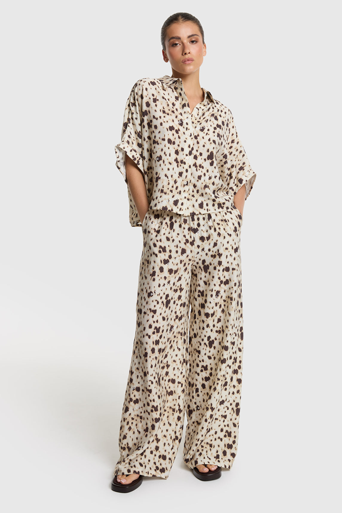 Ladies Woven Animal Wide Leg Pants van ALIX The Label, kleur Animal