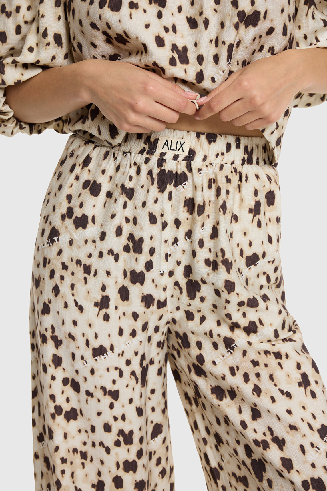 Ladies Woven Animal Wide Leg Pants van ALIX The Label, kleur Animal