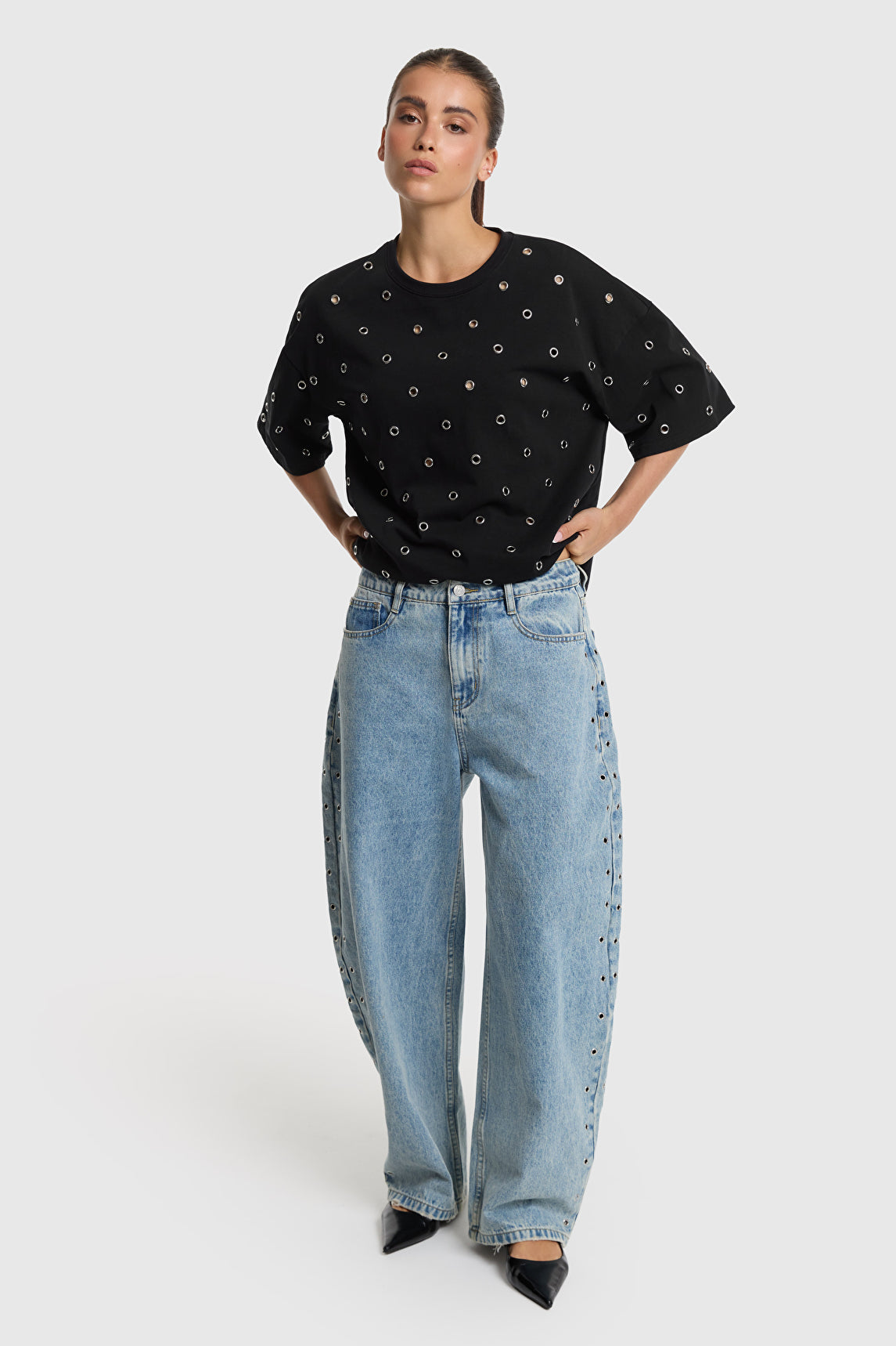 Ladies Woven Studded Barrel Denim Pants van ALIX The Label, kleur Light Blue Denim