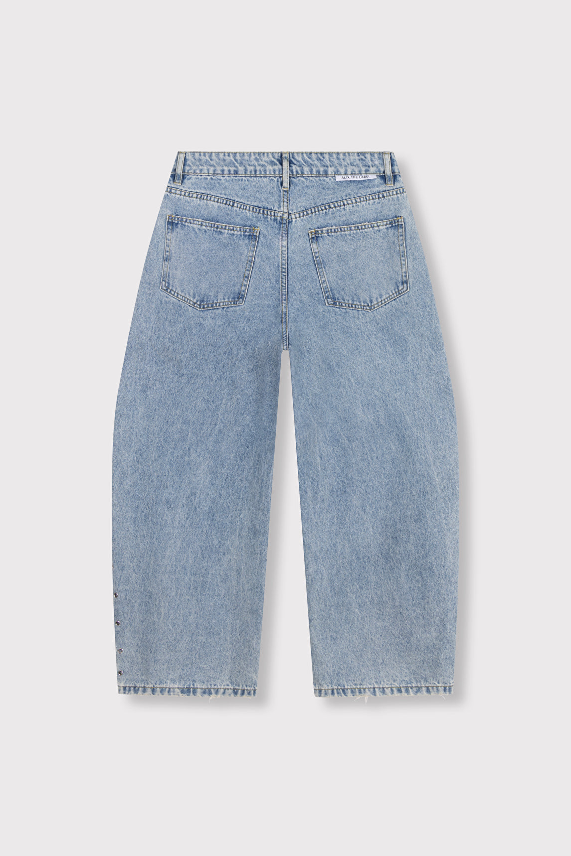 Ladies Woven Studded Barrel Denim Pants van ALIX The Label, kleur Light Blue Denim