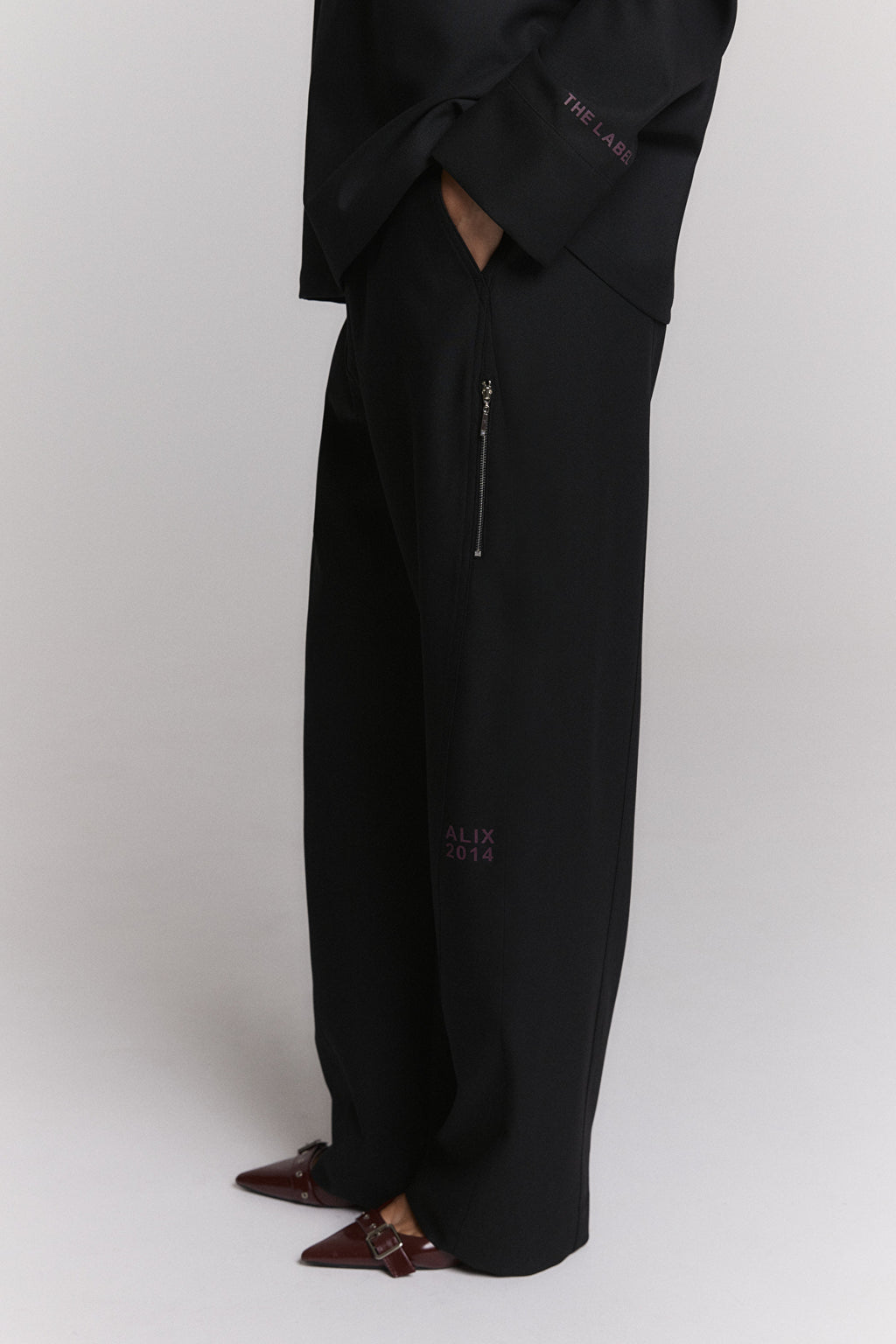 Cutseam Pants van ALIX The Label, kleur Black