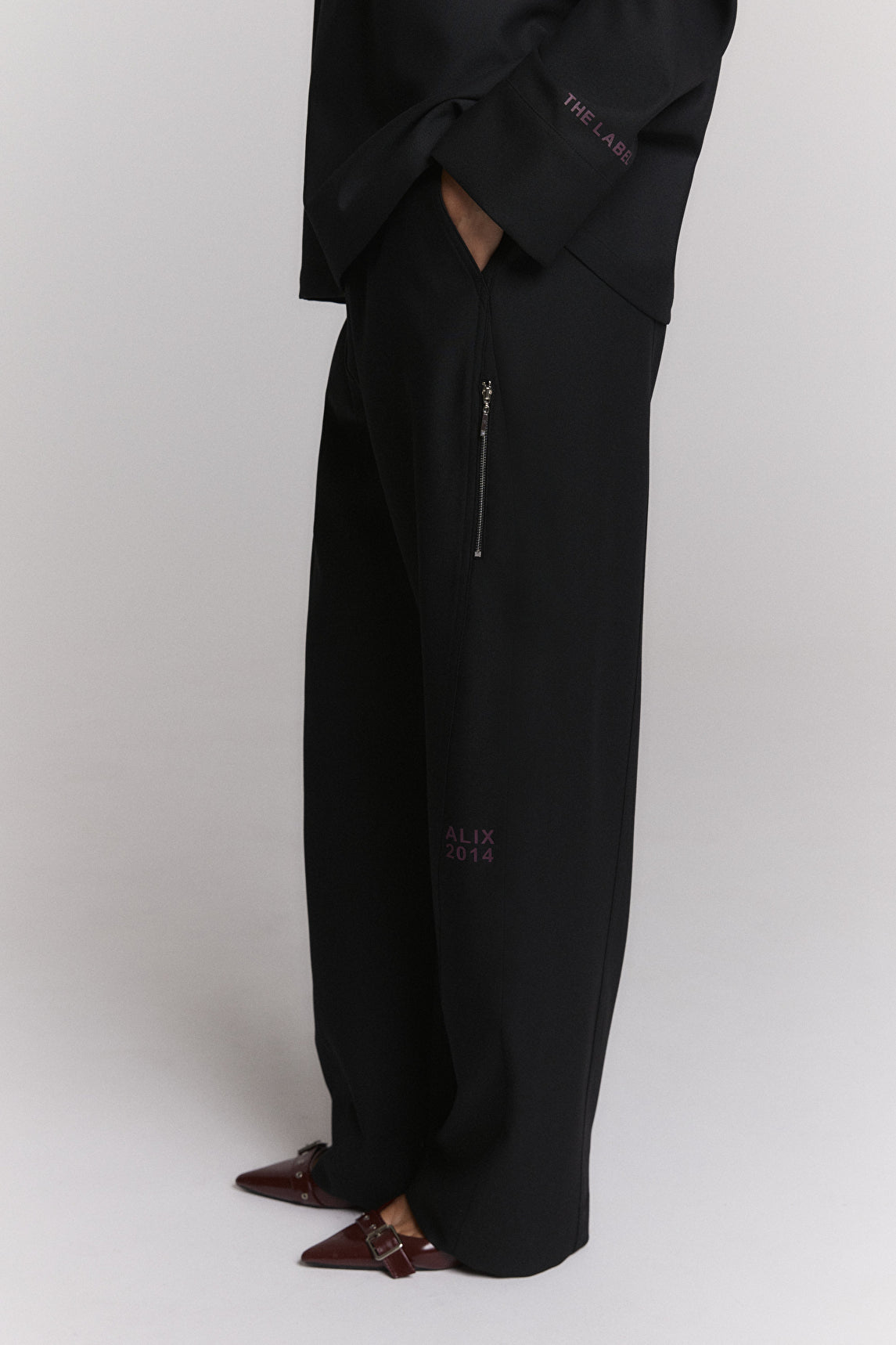 Cutseam Pants van ALIX The Label, kleur Black