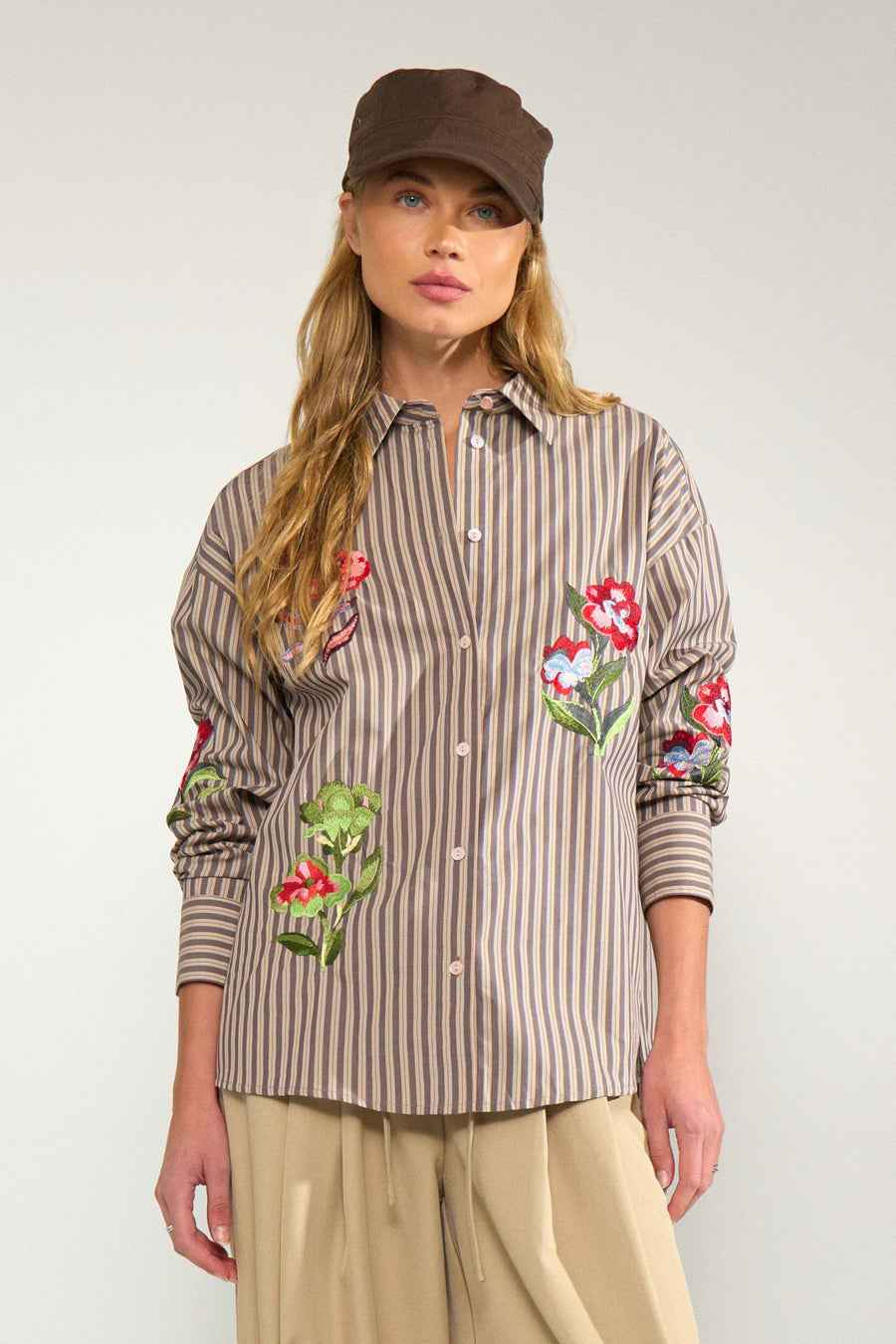Nukacey Embroidery Shirt van Nümph, kleur Deep Taupe