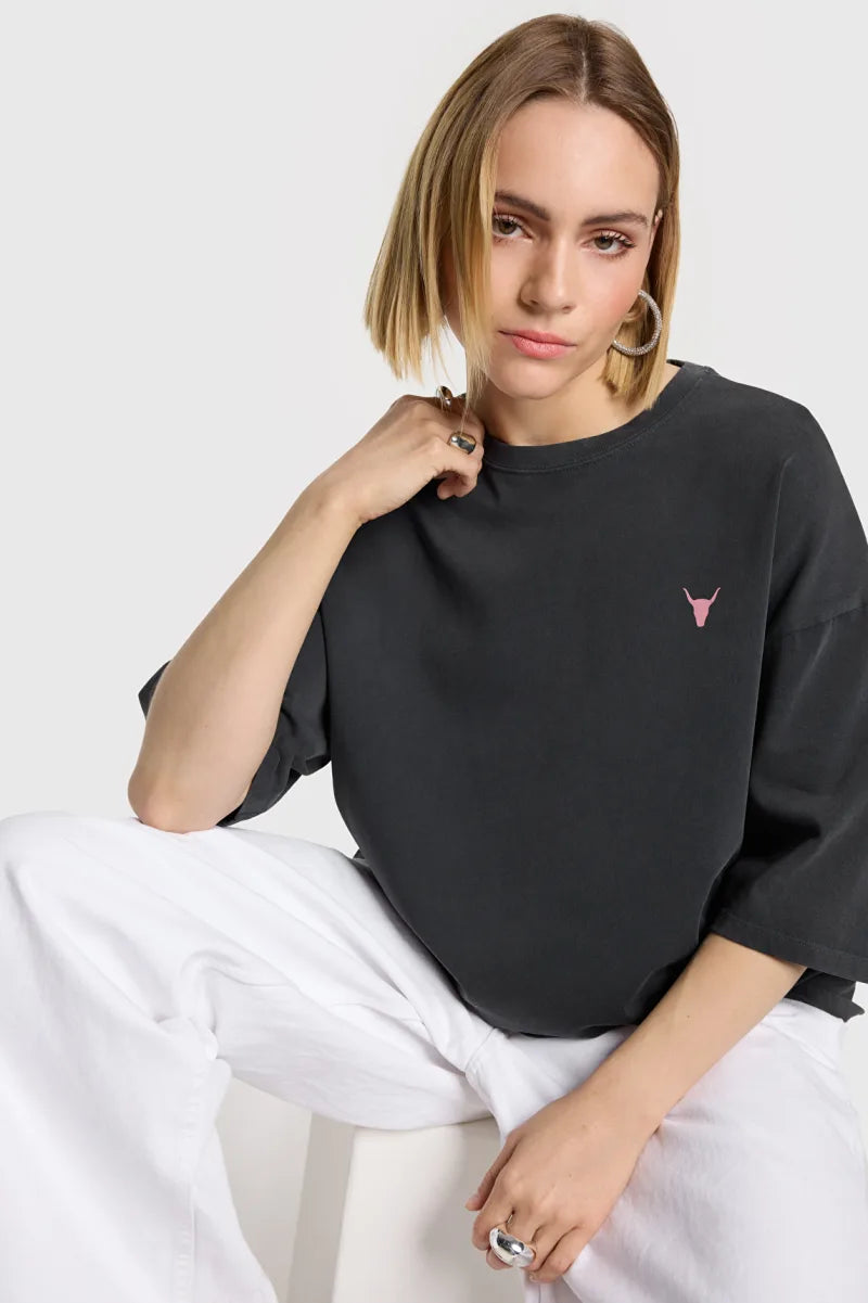 Knitted Print T-Shirt van ALIX The Label, kleur Charcoal Grey