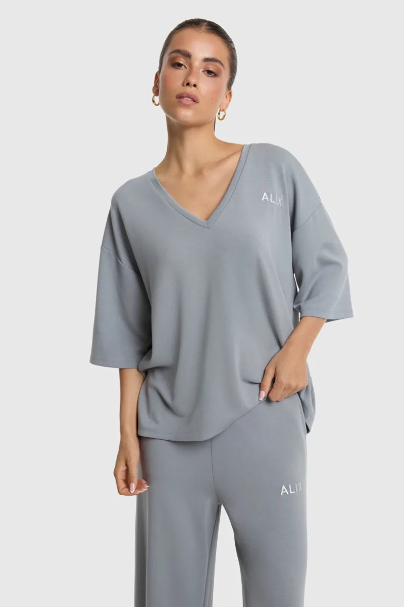 Ladies Knitted Scuba V-Neck Top van ALIX The Label, kleur Light Grey