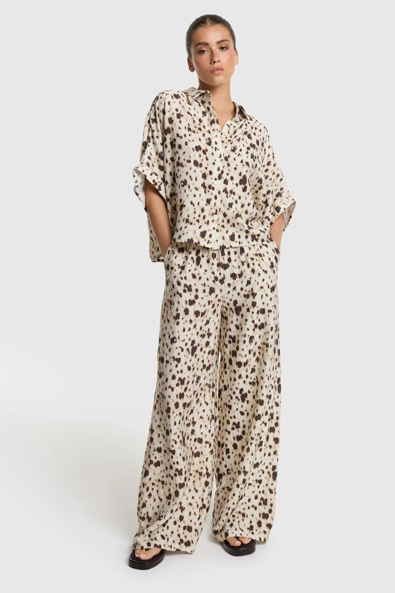Ladies Woven Animal Oversized Blouse van ALIX The Label, kleur Animal