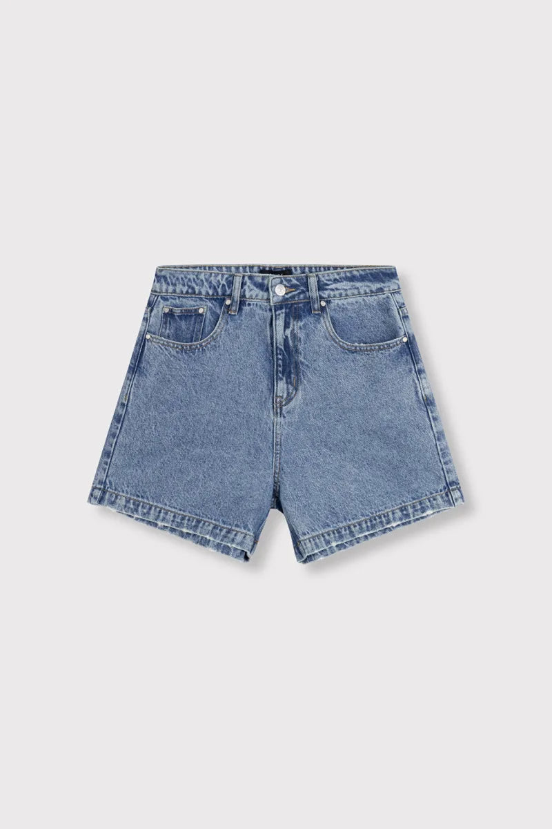 Ladies Woven Bermuda Denim Shorts van ALIX The Label, kleur Denim Blue