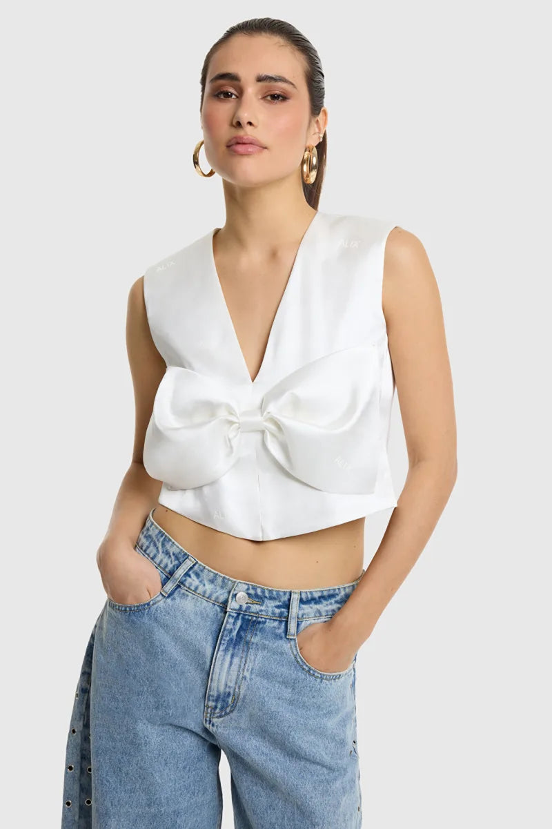 Ladies Woven Text Bow Top van ALIX The Label, kleur Cream