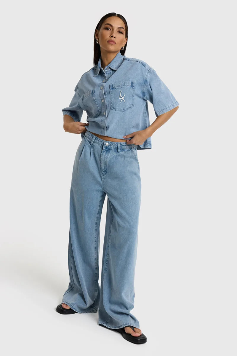 Shortsleeve Blouse van ALIX The Label, kleur Light Blue Denim
