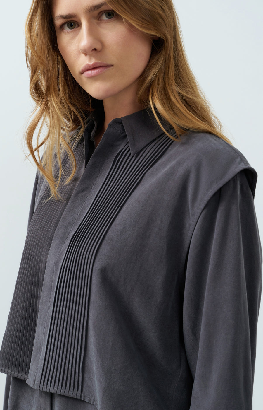 Blouse Met Giletkraag En Plooidetails van YAYA, kleur Hole Black