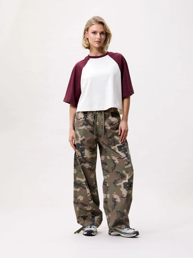 Barrel Fit Camo Jogger van Catwalk Junkie, kleur Mountain View
