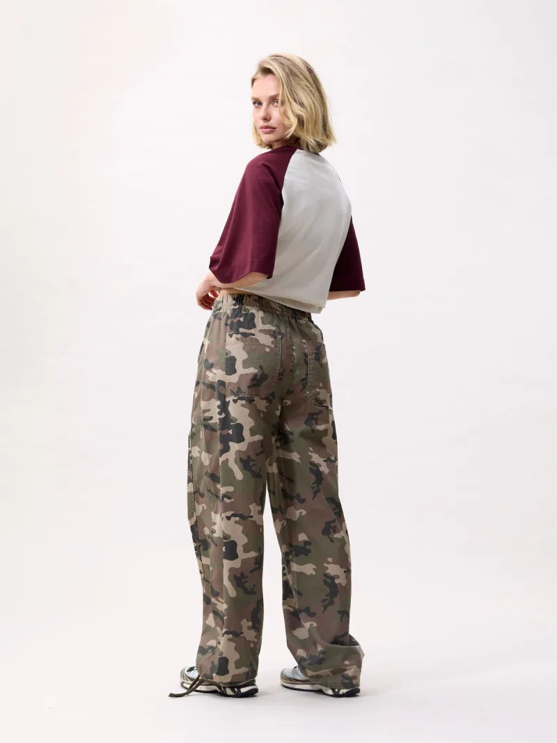 Barrel Fit Camo Jogger van Catwalk Junkie, kleur Mountain View