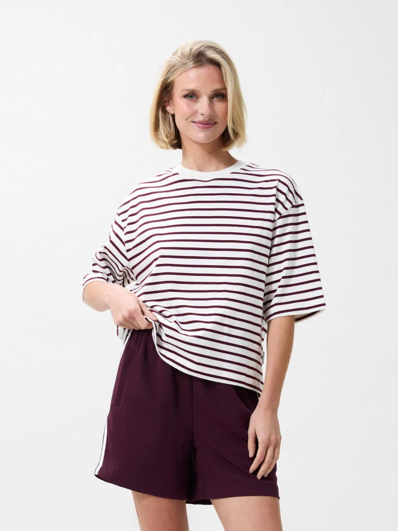 Loose Fit Striped Tshirt van Catwalk Junkie, kleur Winetasting