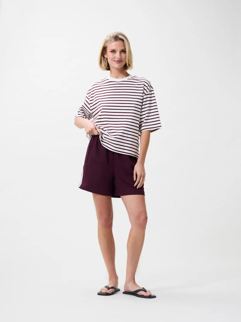 Loose Fit Striped Tshirt van Catwalk Junkie, kleur Winetasting