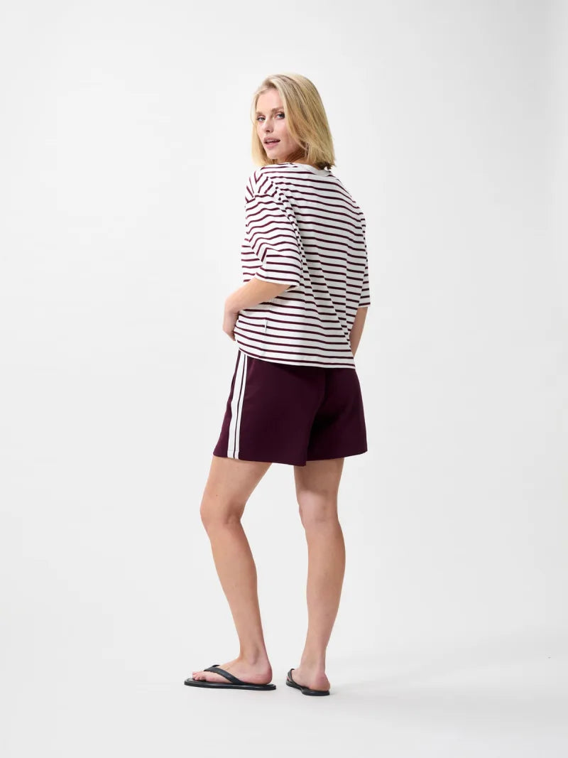 Loose Fit Striped Tshirt van Catwalk Junkie, kleur Winetasting