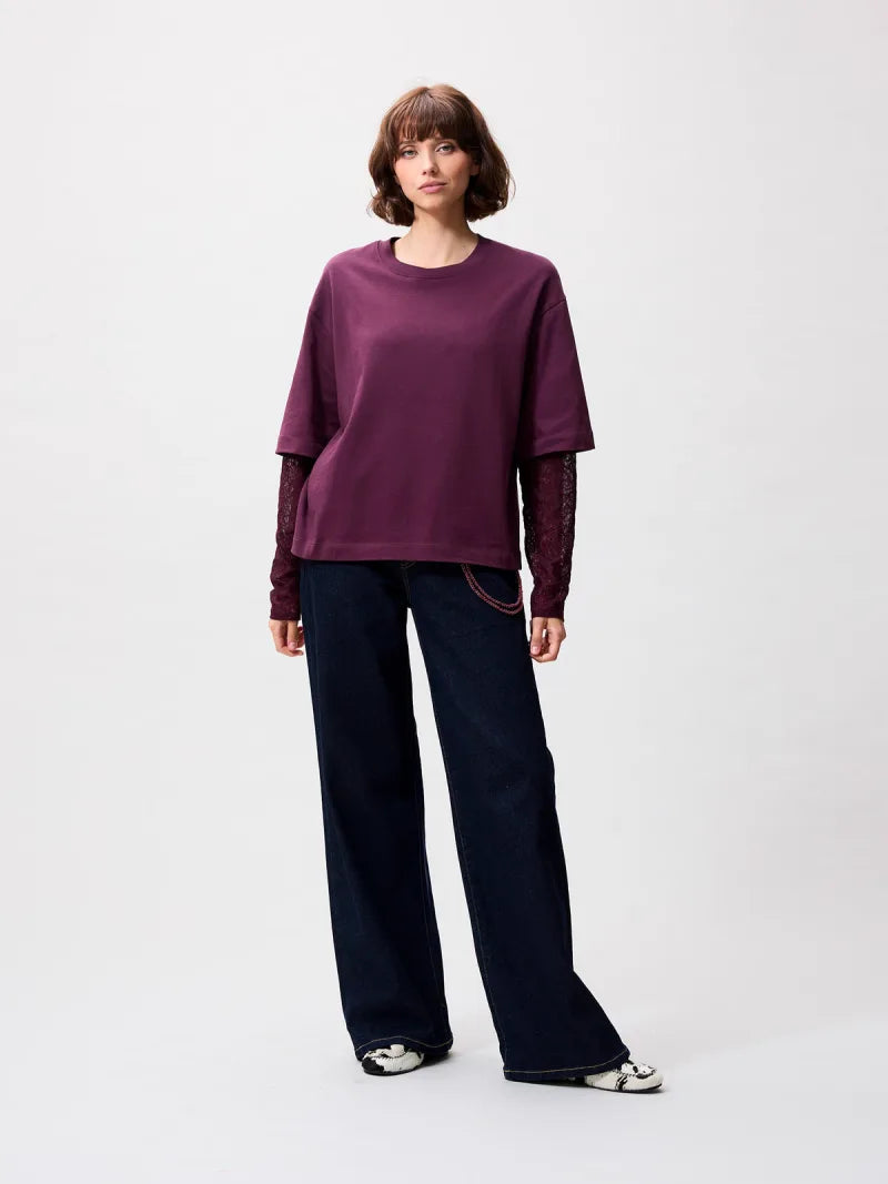 Loose Fit Tshirt With Lace Sleeves van Catwalk Junkie, kleur Winetasting