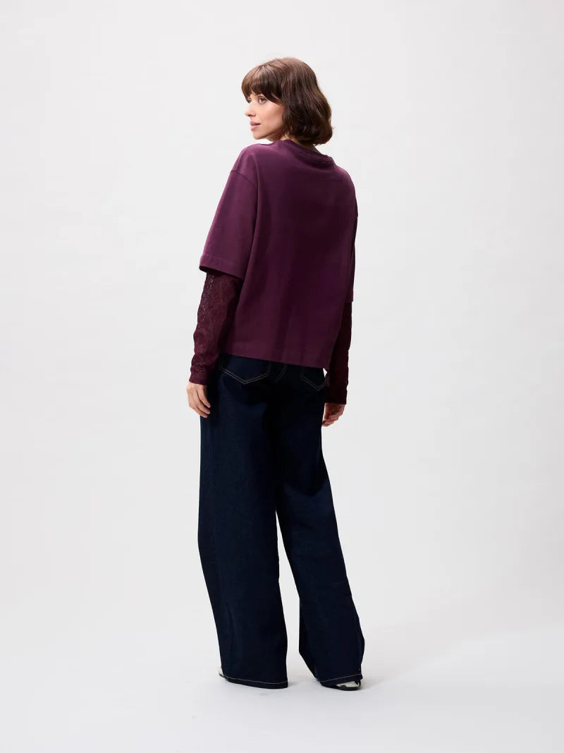 Loose Fit Tshirt With Lace Sleeves van Catwalk Junkie, kleur Winetasting