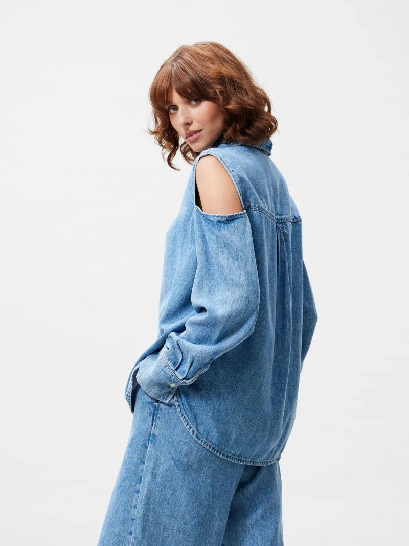Open Shoulder Denim Blouse van Catwalk Junkie, kleur Blue