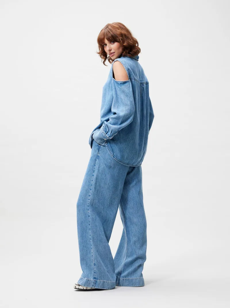 Open Shoulder Denim Blouse van Catwalk Junkie, kleur Blue