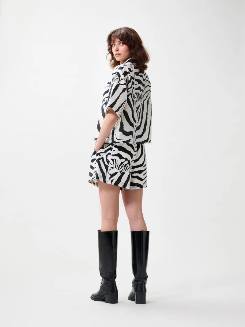 Short Sleeve Zebra Blouse van Catwalk Junkie, kleur Sandshell