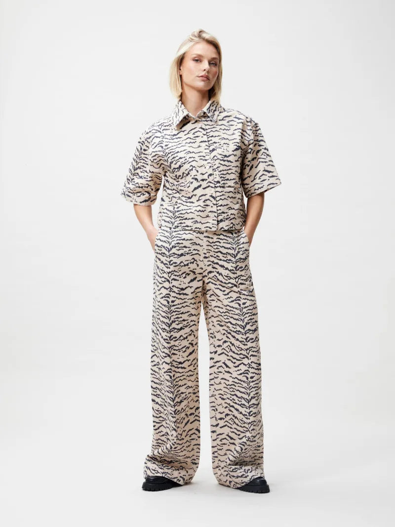 Tiger Denim Blouse van Catwalk Junkie, kleur Incense
