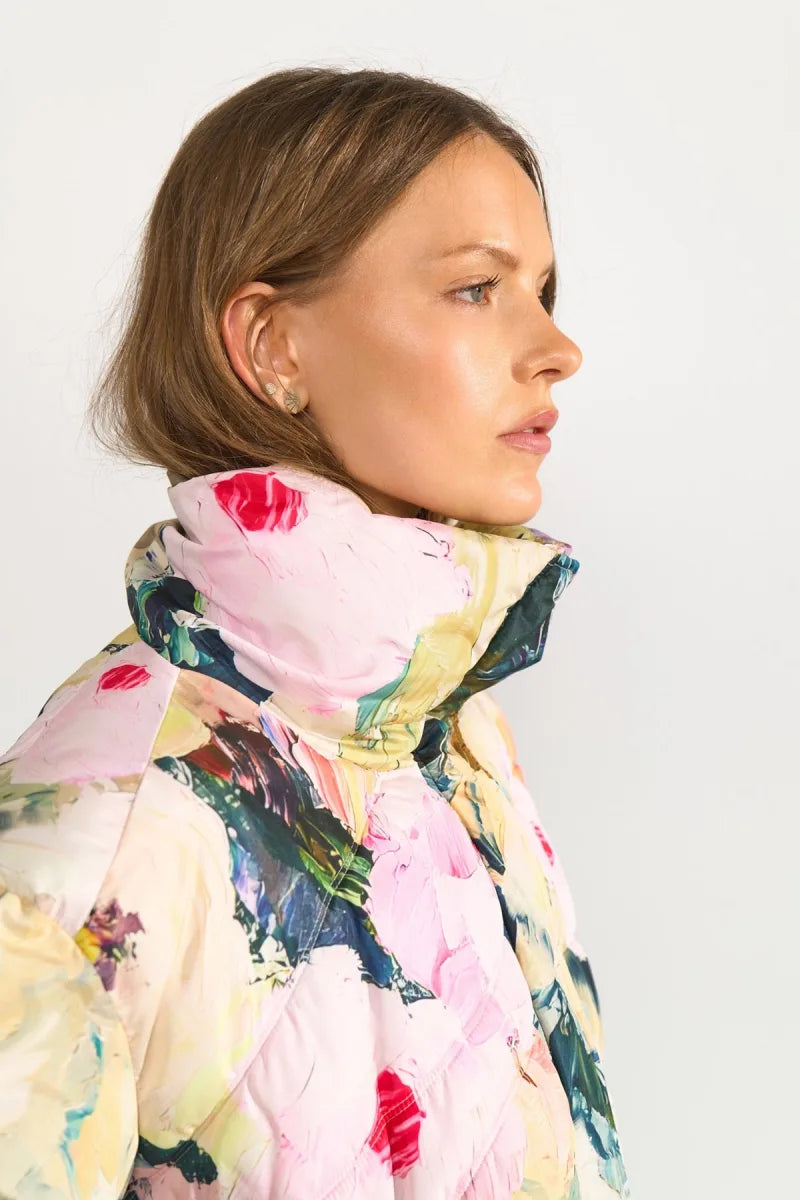 Nudagmar Short Puffer Jacket van Nümph, kleur Pink Lady