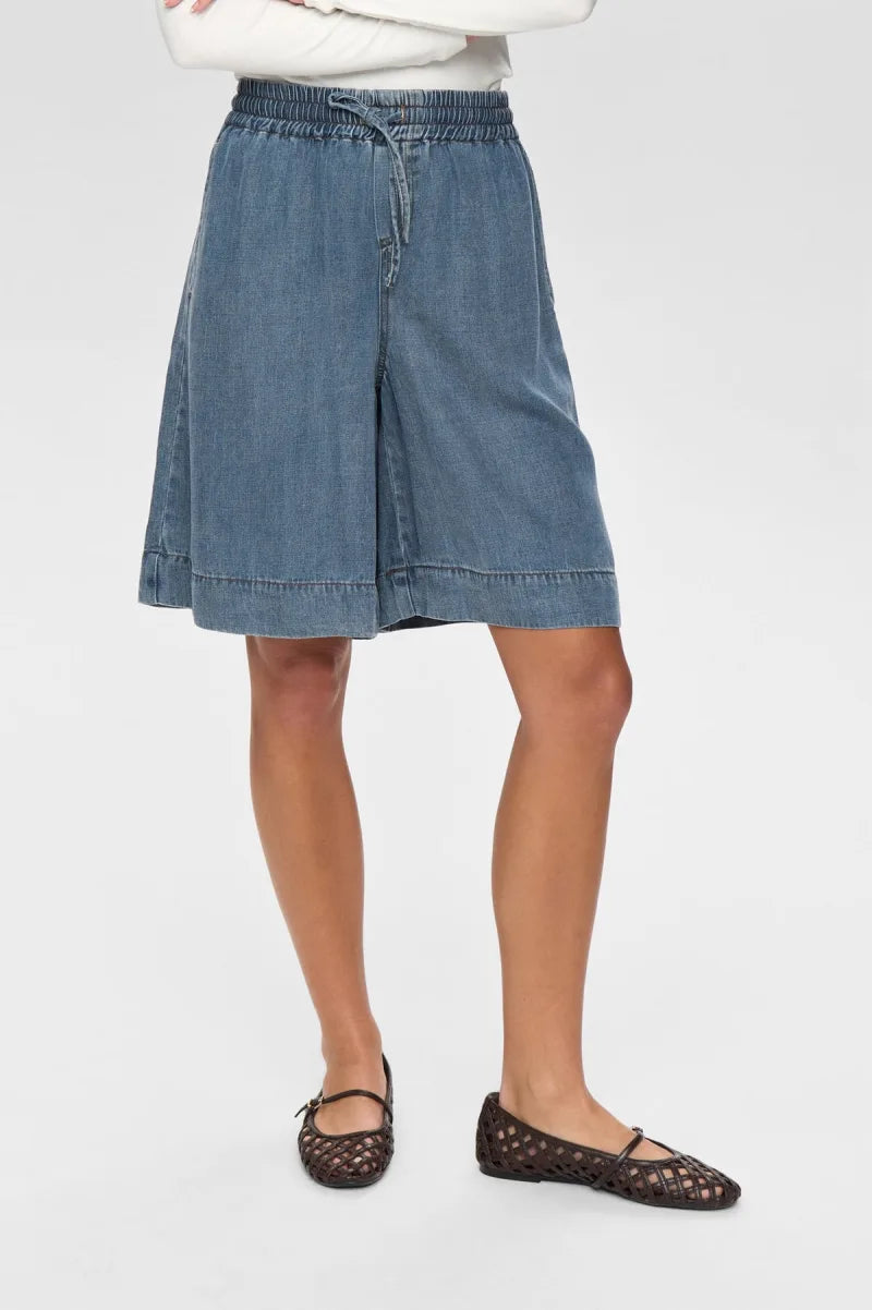 Nuelida Shorts van Nümph, kleur Snow Washed Denim