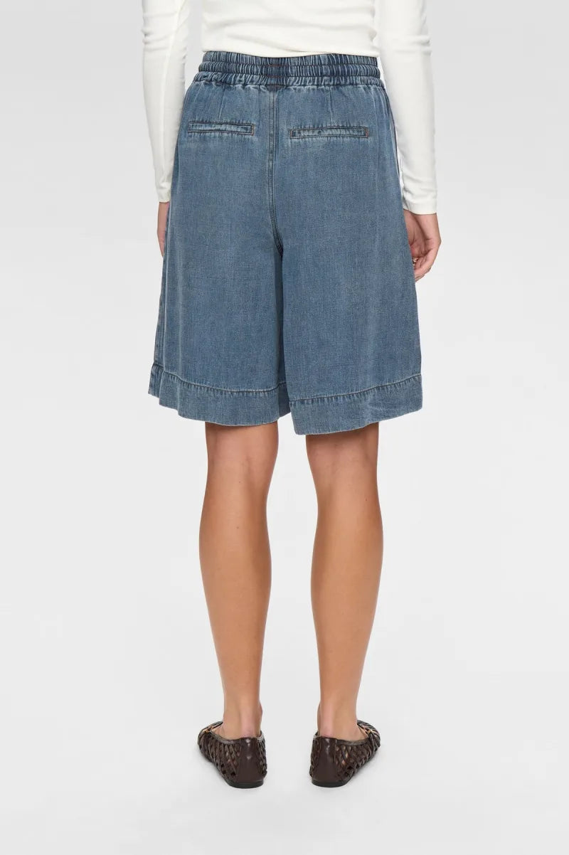Nuelida Shorts van Nümph, kleur Snow Washed Denim