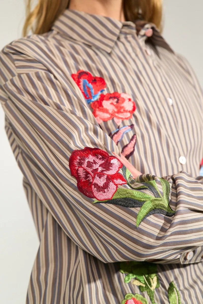 Nukacey Embroidery Shirt van Nümph, kleur Deep Taupe