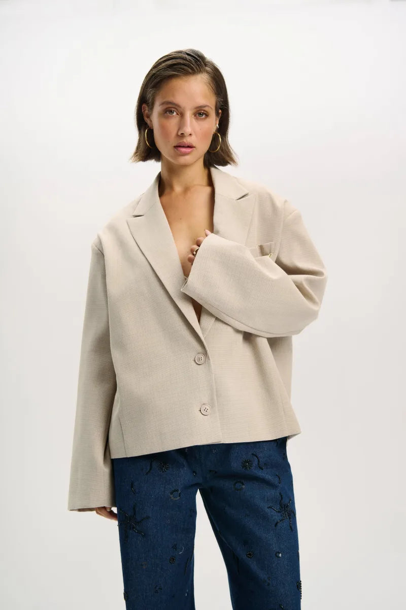 Cropped Blazer Jackie van Refined Department, kleur Sand