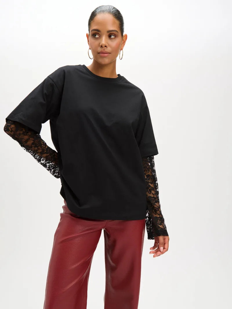 Lace Sleeve Teddy van Refined Department