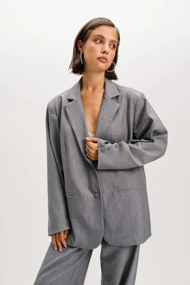 Oversized Blazer Mikky van Refined Department, kleur Light Grey