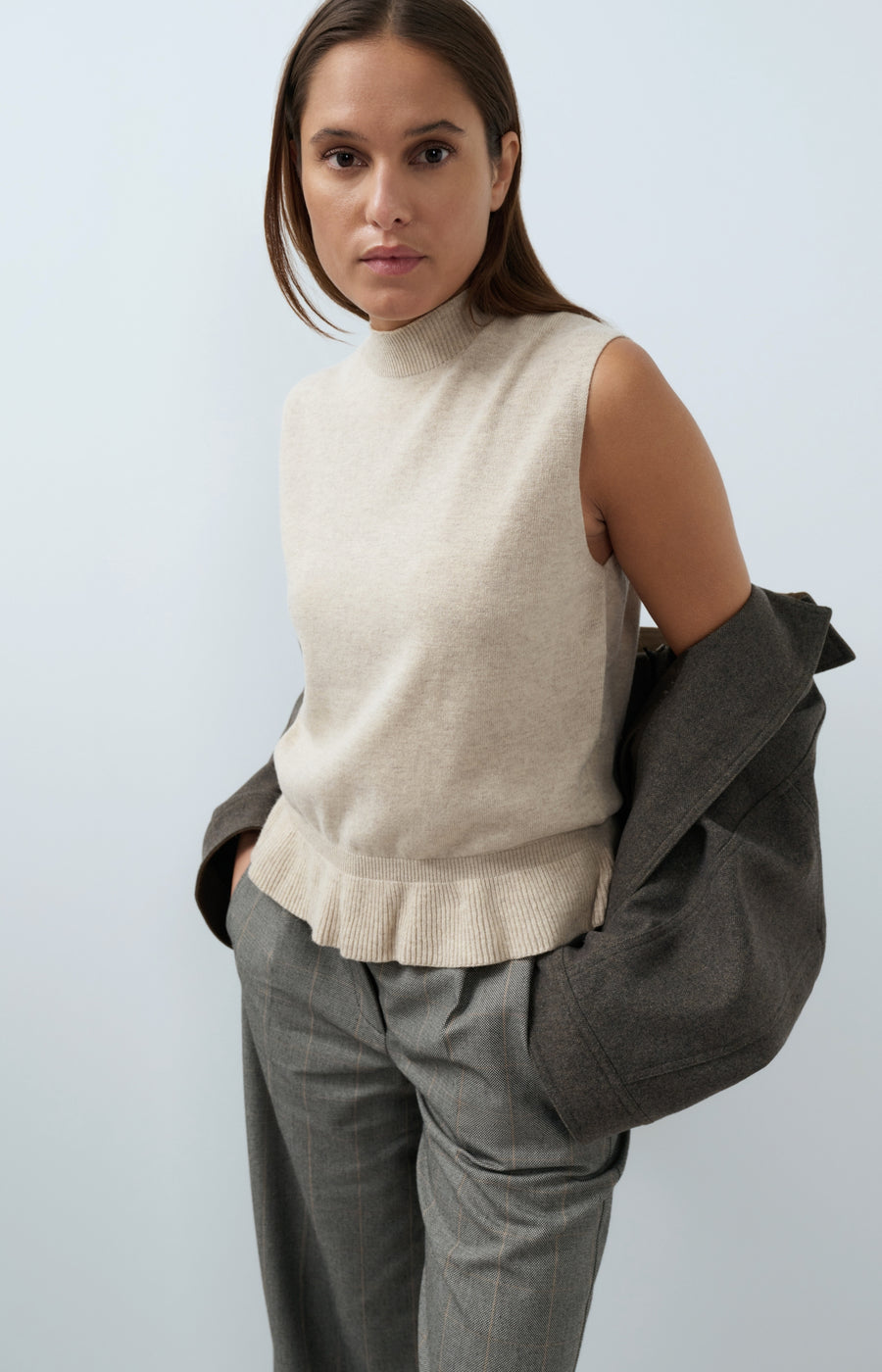Mouwloze Gebreide Top Met Golvende Ribzoom van YAYA, kleur Light Beige Melange