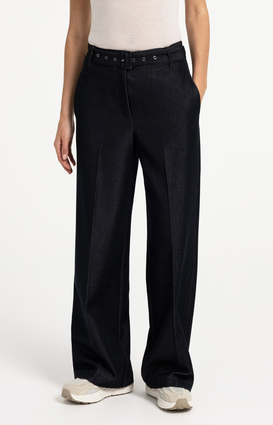 Geweven Broek Met Ceintuur En Subtiele Glans van YAYA, kleur Black